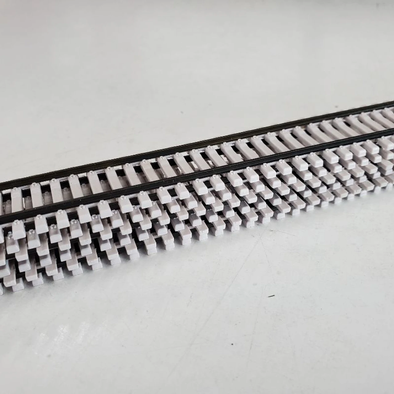 Micro Engineering 12-105 - Concrete Weathered Flex Trak, Code 83, 6 Pieces - HO Scale 1 Micro Engineering 12-105 - Concrete Weathered Flex Trak, Code 83, 6 Pieces - HO Scale