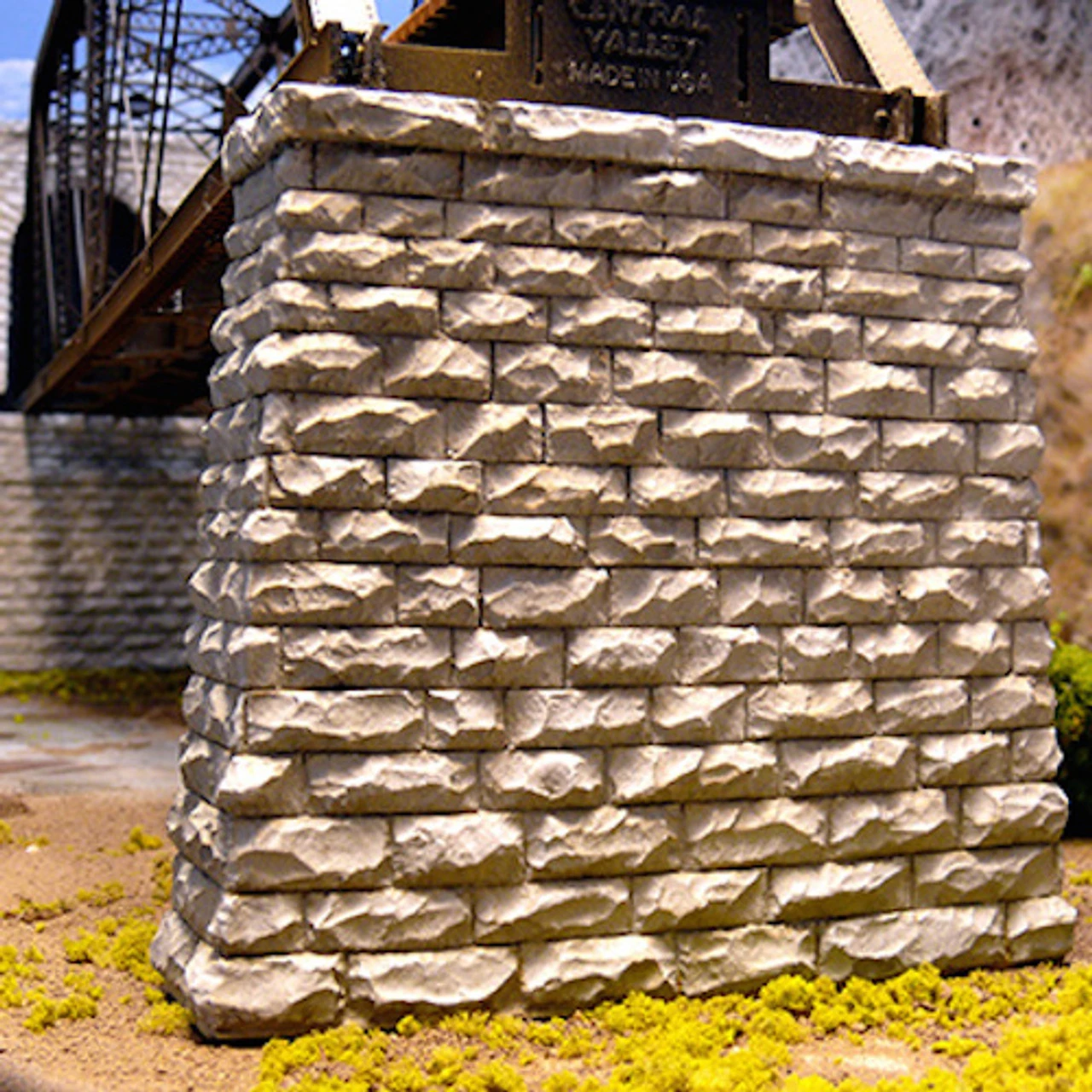 Chooch Enterprises #8431 - Cut Stone Rectangular Bridge Pier - HO Scale 1 Chooch Enterprises #8431 - Cut Stone Rectangular Bridge Pier - HO Scale