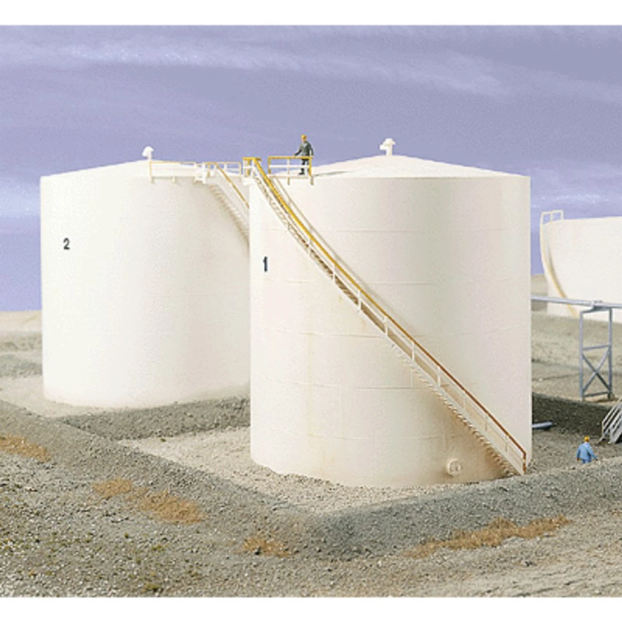 Walthers Cornerstone 933-3168 - Oil Storage Tank Tall Kit - HO Scale 1 Walthers Cornerstone 933-3168 - Oil Storage Tank Tall Kit - HO Scale