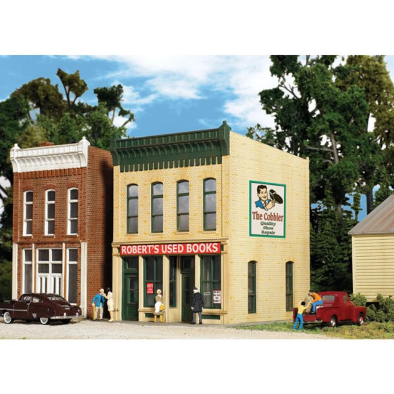 Walthers Cornerstone 933-3659 - Robert's Used Books Kit - HO Scale 1 Walthers Cornerstone 933-3659 - Robert's Used Books Kit - HO Scale