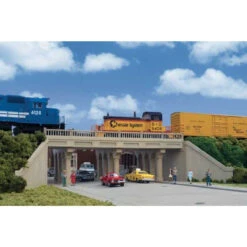 Walthers Cornerstone 933-4560 - Urban Overpass Concrete - HO Scale