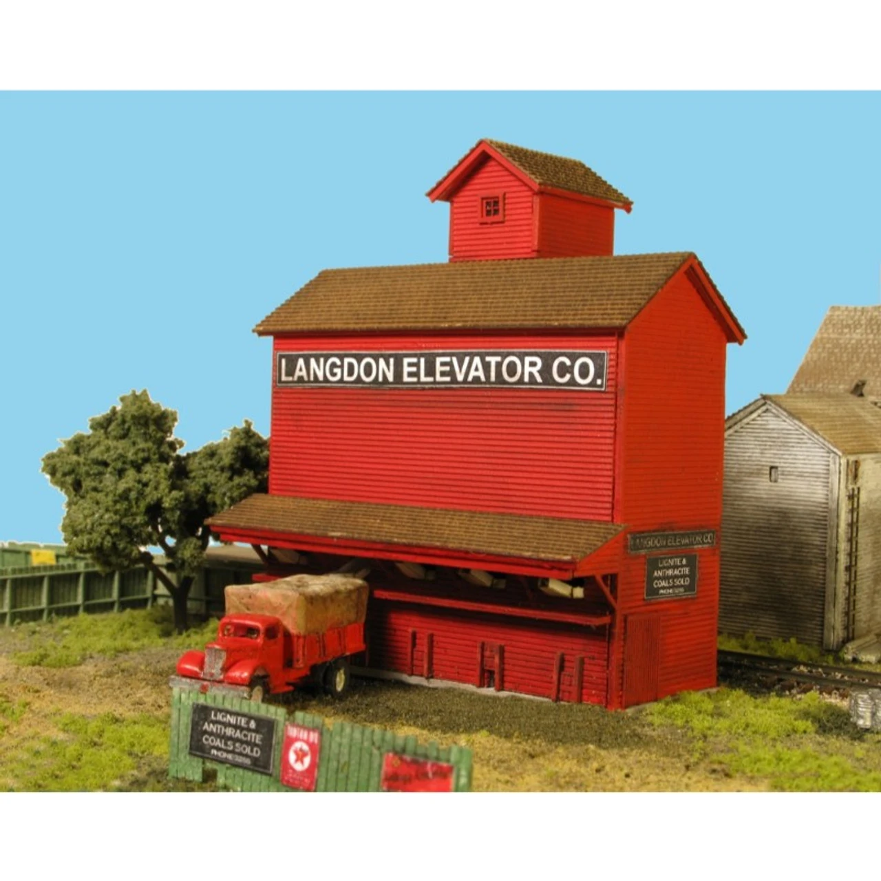 Monroe Models 9215 - Langdon Coal Elevator - N Scale Kit 1 Monroe Models 9215 - Langdon Coal Elevator - N Scale Kit