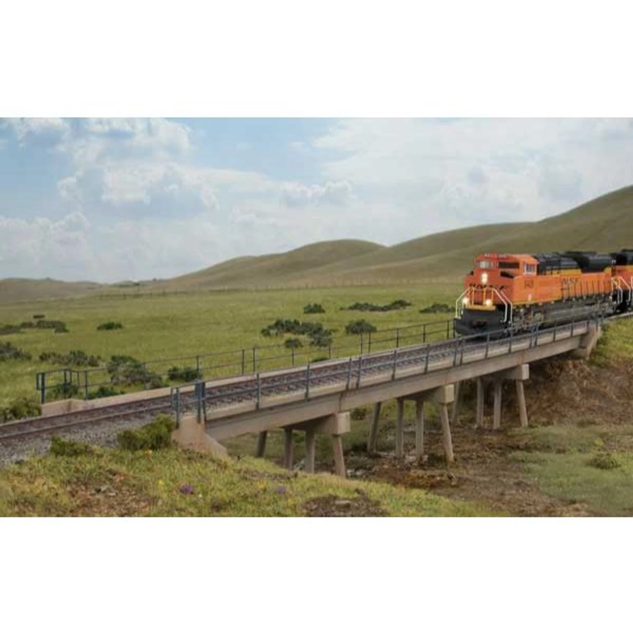 Walthers Cornerstone 933-4591 - Modern Short-Span Concrete Railroad Bridge - HO Scale 1 Walthers Cornerstone 933-4591 - Modern Short-Span Concrete Railroad Bridge - HO Scale