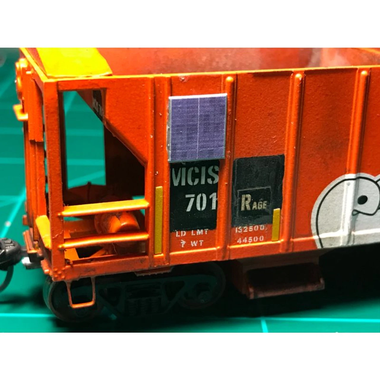 MACRail 806 - MOW Car Solar Panel (BNSF "Large On Top Of Ribs") - HO Scale Kit 1 MACRail 806 - MOW Car Solar Panel (BNSF "Large On Top Of Ribs") - HO Scale Kit