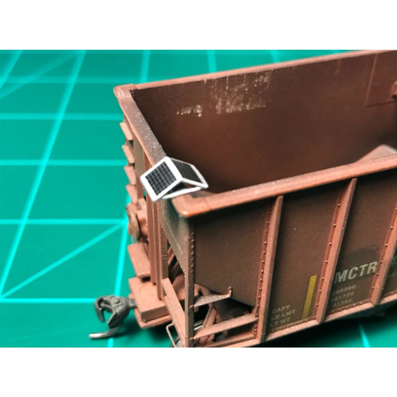 MACRail 808 - MOW Car Solar Panel (UP Top Mount) - HO Scale Kit 1 MACRail 808 - MOW Car Solar Panel (UP Top Mount) - HO Scale Kit