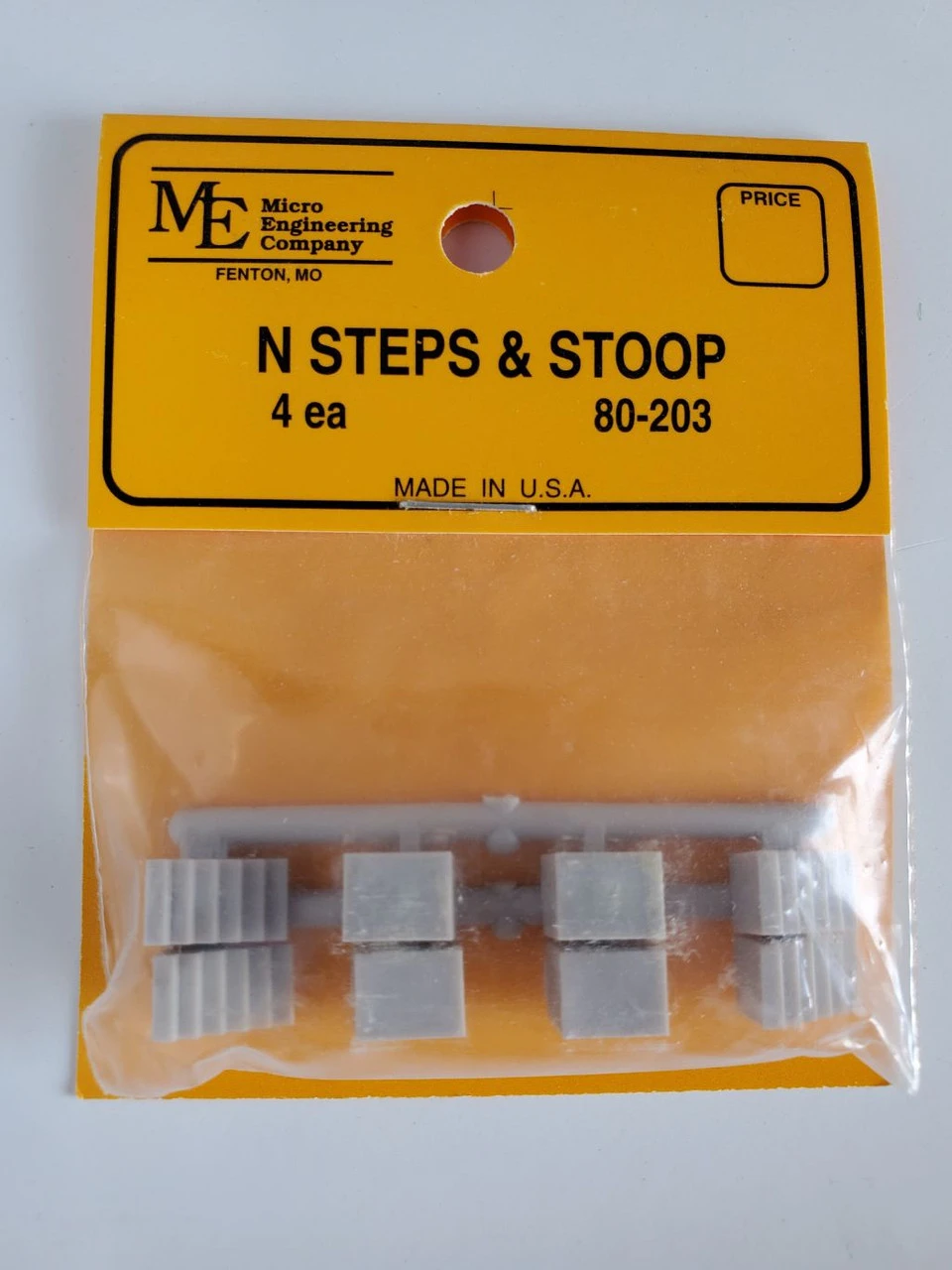 Micro Engineering 80-203 - Steps & Stoop 4pcs - N Scale 1 Micro Engineering 80-203 - Steps & Stoop 4pcs - N Scale