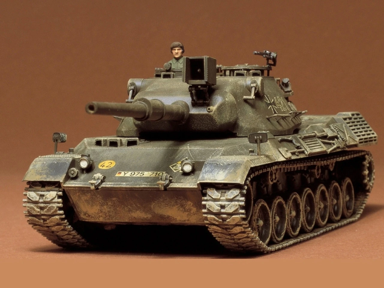 Tamiya 35064 - German Leopard Med Tank Kit Germany - 1:35 Scale Kit 1 Tamiya 35064 - German Leopard Med Tank Kit Germany - 1:35 Scale Kit