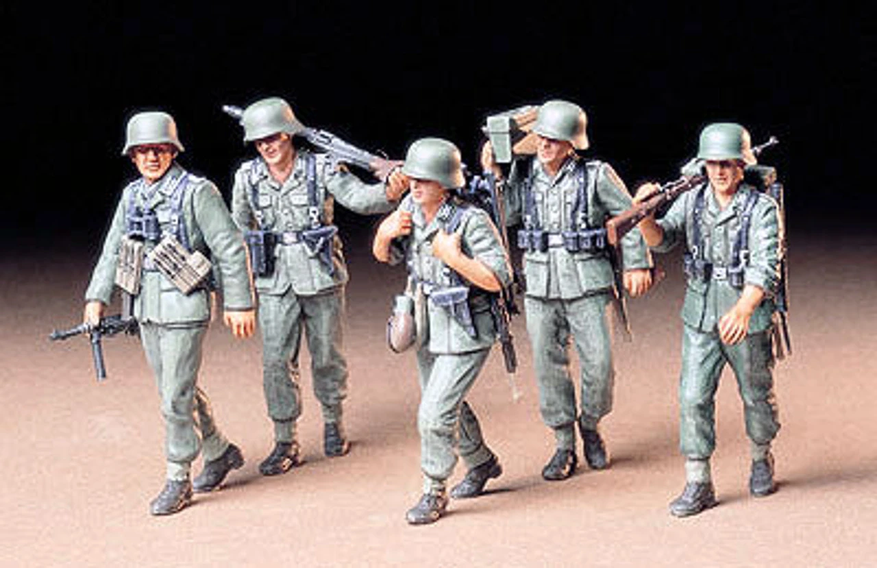 Tamiya 35184 - German Machine Gun Crew Germany - 1:35 Scale Kit 1 Tamiya 35184 - German Machine Gun Crew Germany - 1:35 Scale Kit
