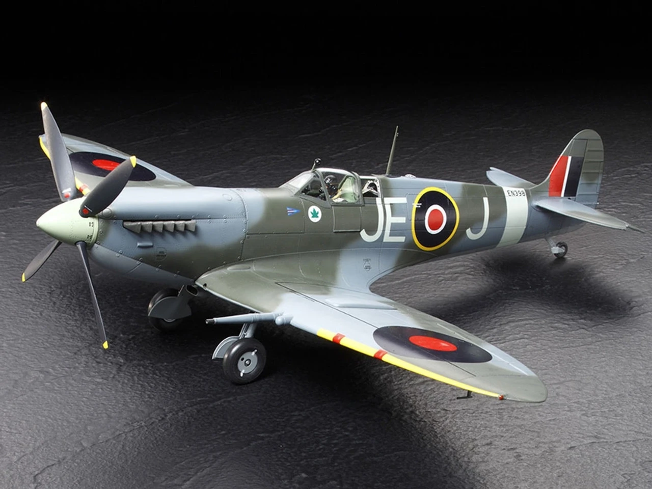Tamiya 60319 - Supermarine Spitfire Mk.IXc Great Britain - 1:32 Scale Kit 1 Tamiya 60319 - Supermarine Spitfire Mk.IXc Great Britain - 1:32 Scale Kit