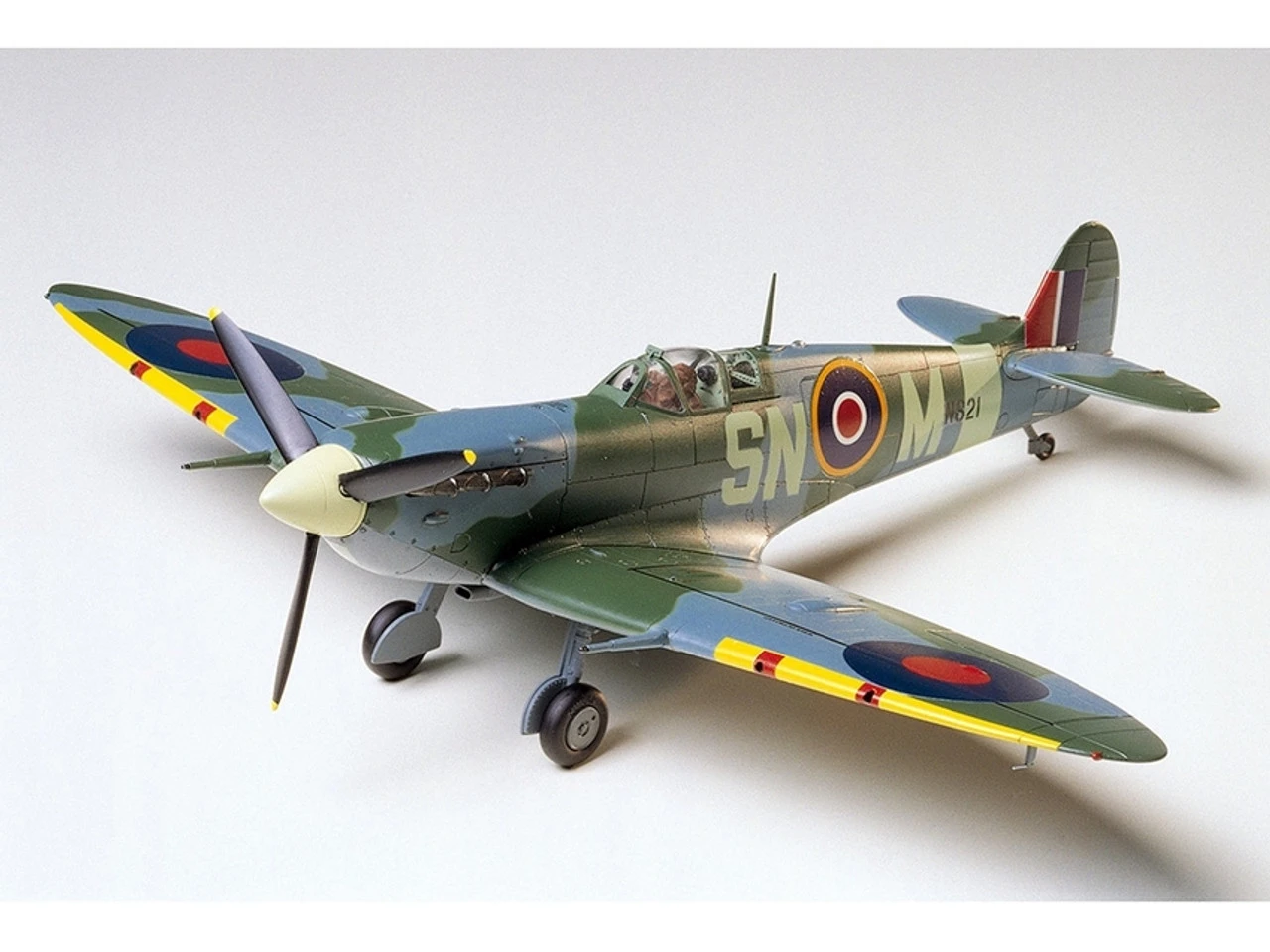 Tamiya 61033 - Supermarine Spitfire Mk.Vb Great Britain - 1:48 Scale Kit 1 Tamiya 61033 - Supermarine Spitfire Mk.Vb Great Britain - 1:48 Scale Kit