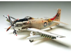 Tamiya 61058 - Douglas Skyraider AD-6 (A-1H) United States - 1:48 Scale Kit