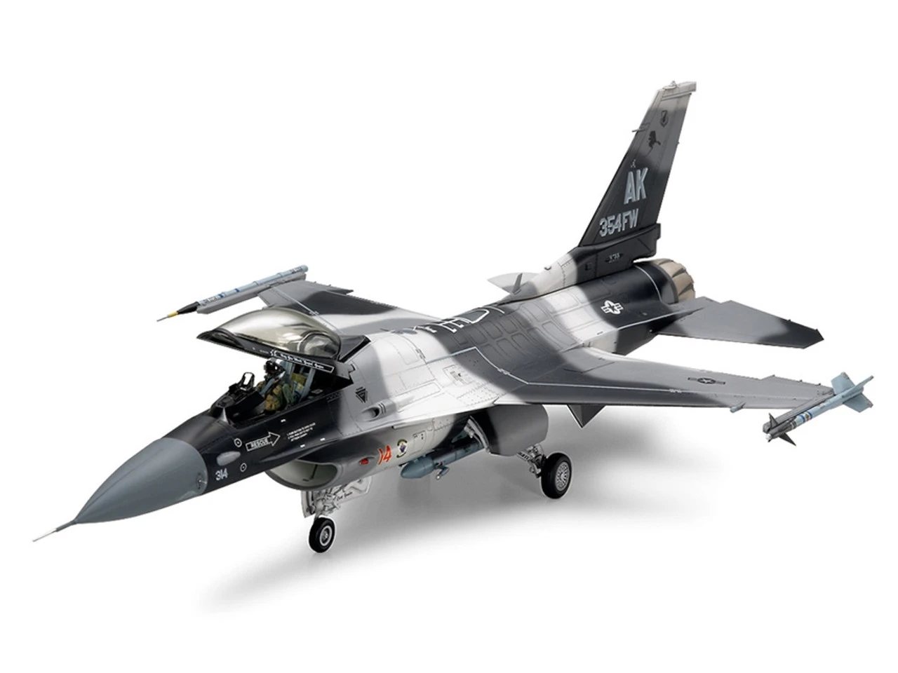 Tamiya 61106 - F-16C/N "Aggressor/Adversary" United States - 1:48 Scale Kit 1 Tamiya 61106 - F-16C/N "Aggressor/Adversary" United States - 1:48 Scale Kit