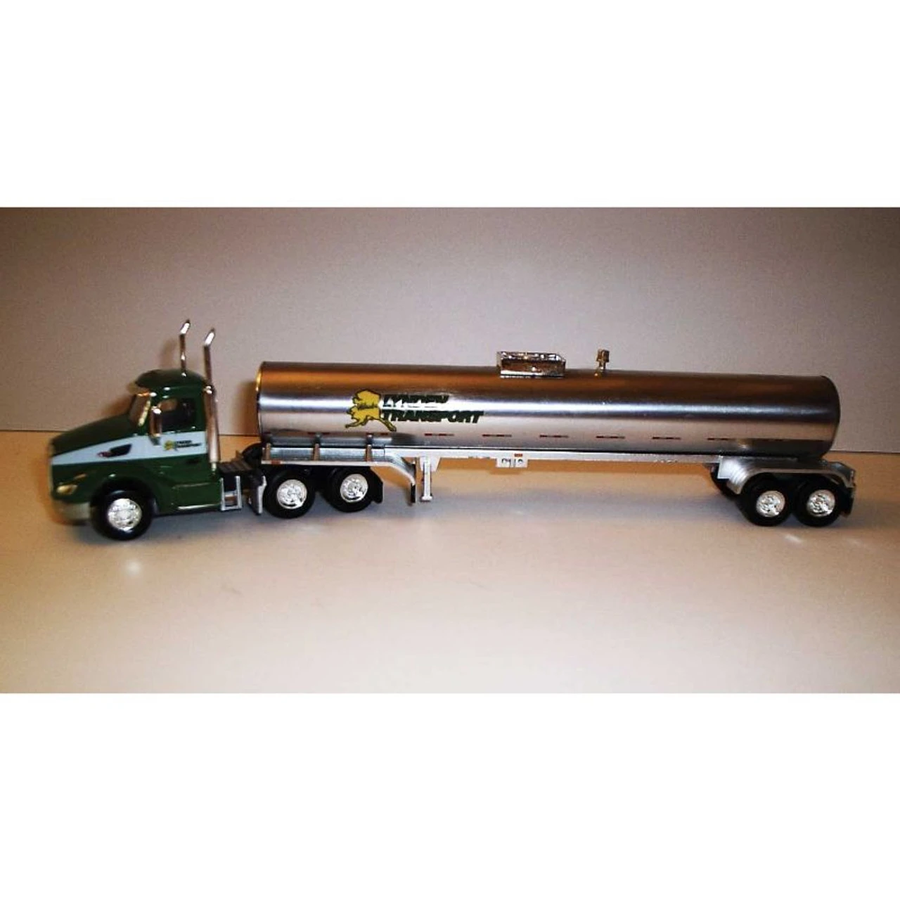 Trucks N Stuff TNS064 - Peterbilt 579 Day-Cab Tractor With Food-Grade Trailer - Assembled - HO Scale 1 Trucks N Stuff TNS064 - Peterbilt 579 Day-Cab Tractor With Food-Grade Trailer - Assembled - HO Scale