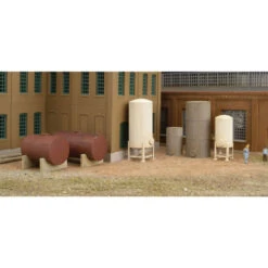 Walthers Cornerstone 933-3265 - Six Storage Tanks - N Scale Kit